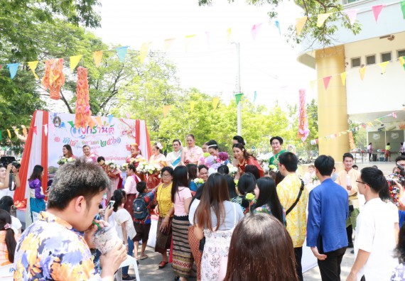 ภาพกิจกรรม คณะวิทยาศาสตร์และเทคโนโลยี เข้าร่วมทำบุญปีใหม่ไทย พิธีรดน้ำดำหัวขอพรผู้อาวุโสและผู้บริหารมหาวิทยาลัยราชภัฏกำแพงเพชร