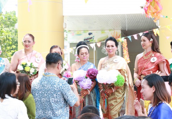 ภาพกิจกรรม คณะวิทยาศาสตร์และเทคโนโลยี เข้าร่วมทำบุญปีใหม่ไทย พิธีรดน้ำดำหัวขอพรผู้อาวุโสและผู้บริหารมหาวิทยาลัยราชภัฏกำแพงเพชร