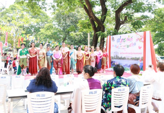 ภาพกิจกรรม คณะวิทยาศาสตร์และเทคโนโลยี เข้าร่วมทำบุญปีใหม่ไทย พิธีรดน้ำดำหัวขอพรผู้อาวุโสและผู้บริหารมหาวิทยาลัยราชภัฏกำแพงเพชร