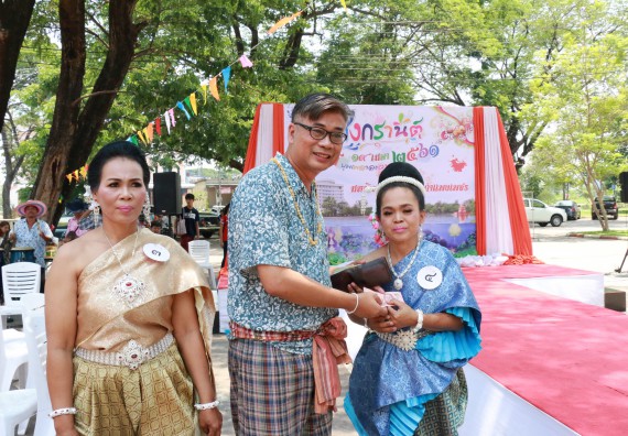 ภาพกิจกรรม คณะวิทยาศาสตร์และเทคโนโลยี เข้าร่วมทำบุญปีใหม่ไทย พิธีรดน้ำดำหัวขอพรผู้อาวุโสและผู้บริหารมหาวิทยาลัยราชภัฏกำแพงเพชร