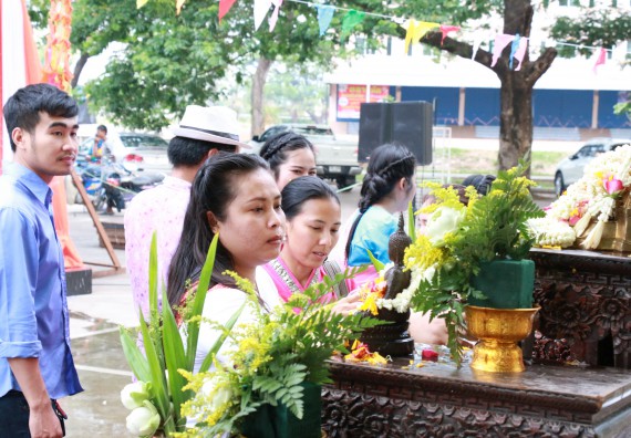 ภาพกิจกรรม คณะวิทยาศาสตร์และเทคโนโลยี เข้าร่วมทำบุญปีใหม่ไทย พิธีรดน้ำดำหัวขอพรผู้อาวุโสและผู้บริหารมหาวิทยาลัยราชภัฏกำแพงเพชร
