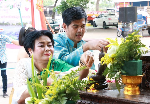 ภาพกิจกรรม คณะวิทยาศาสตร์และเทคโนโลยี เข้าร่วมทำบุญปีใหม่ไทย พิธีรดน้ำดำหัวขอพรผู้อาวุโสและผู้บริหารมหาวิทยาลัยราชภัฏกำแพงเพชร