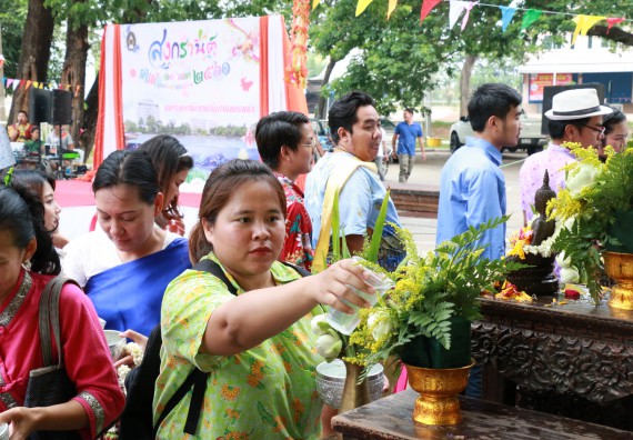 ภาพกิจกรรม คณะวิทยาศาสตร์และเทคโนโลยี เข้าร่วมทำบุญปีใหม่ไทย พิธีรดน้ำดำหัวขอพรผู้อาวุโสและผู้บริหารมหาวิทยาลัยราชภัฏกำแพงเพชร