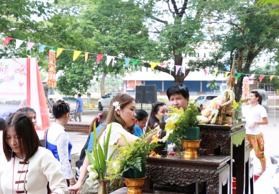 ภาพกิจกรรม คณะวิทยาศาสตร์และเทคโนโลยี เข้าร่วมทำบุญปีใหม่ไทย พิธีรดน้ำดำหัวขอพรผู้อาวุโสและผู้บริหารมหาวิทยาลัยราชภัฏกำแพงเพชร