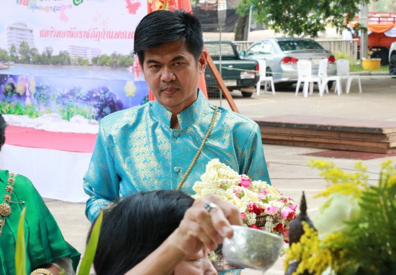 ภาพกิจกรรม คณะวิทยาศาสตร์และเทคโนโลยี เข้าร่วมทำบุญปีใหม่ไทย พิธีรดน้ำดำหัวขอพรผู้อาวุโสและผู้บริหารมหาวิทยาลัยราชภัฏกำแพงเพชร