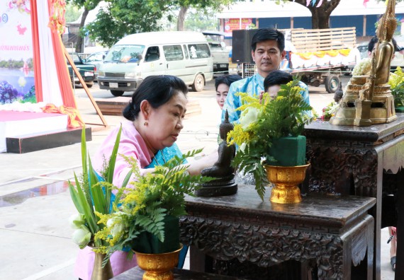 ภาพกิจกรรม คณะวิทยาศาสตร์และเทคโนโลยี เข้าร่วมทำบุญปีใหม่ไทย พิธีรดน้ำดำหัวขอพรผู้อาวุโสและผู้บริหารมหาวิทยาลัยราชภัฏกำแพงเพชร