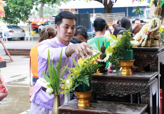 ภาพกิจกรรม คณะวิทยาศาสตร์และเทคโนโลยี เข้าร่วมทำบุญปีใหม่ไทย พิธีรดน้ำดำหัวขอพรผู้อาวุโสและผู้บริหารมหาวิทยาลัยราชภัฏกำแพงเพชร