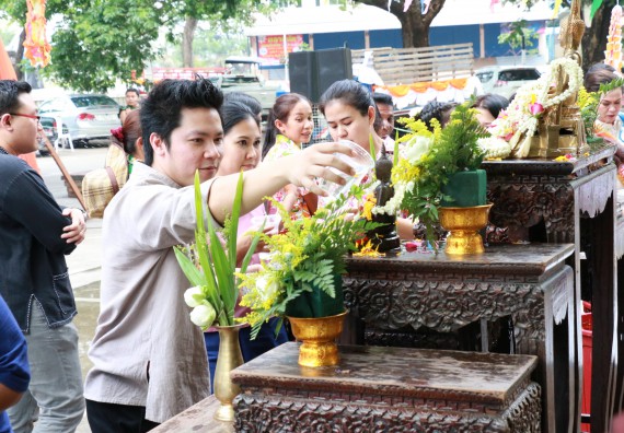 ภาพกิจกรรม คณะวิทยาศาสตร์และเทคโนโลยี เข้าร่วมทำบุญปีใหม่ไทย พิธีรดน้ำดำหัวขอพรผู้อาวุโสและผู้บริหารมหาวิทยาลัยราชภัฏกำแพงเพชร