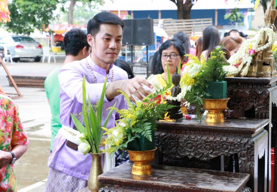 ภาพกิจกรรม คณะวิทยาศาสตร์และเทคโนโลยี เข้าร่วมทำบุญปีใหม่ไทย พิธีรดน้ำดำหัวขอพรผู้อาวุโสและผู้บริหารมหาวิทยาลัยราชภัฏกำแพงเพชร