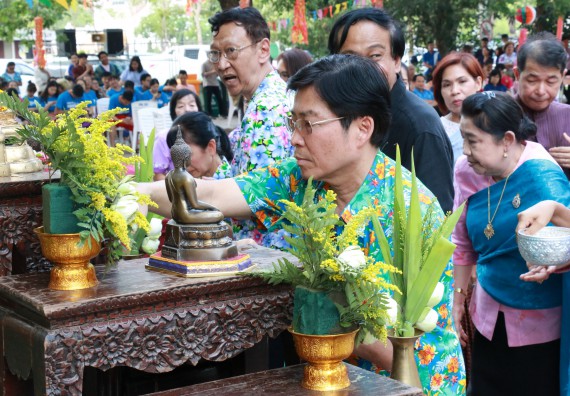 ภาพกิจกรรม คณะวิทยาศาสตร์และเทคโนโลยี เข้าร่วมทำบุญปีใหม่ไทย พิธีรดน้ำดำหัวขอพรผู้อาวุโสและผู้บริหารมหาวิทยาลัยราชภัฏกำแพงเพชร