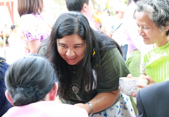 ภาพกิจกรรม คณะวิทยาศาสตร์และเทคโนโลยี เข้าร่วมทำบุญปีใหม่ไทย พิธีรดน้ำดำหัวขอพรผู้อาวุโสและผู้บริหารมหาวิทยาลัยราชภัฏกำแพงเพชร