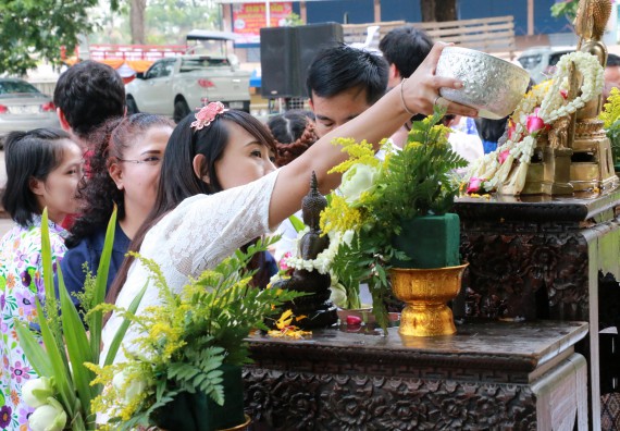 ภาพกิจกรรม คณะวิทยาศาสตร์และเทคโนโลยี เข้าร่วมทำบุญปีใหม่ไทย พิธีรดน้ำดำหัวขอพรผู้อาวุโสและผู้บริหารมหาวิทยาลัยราชภัฏกำแพงเพชร