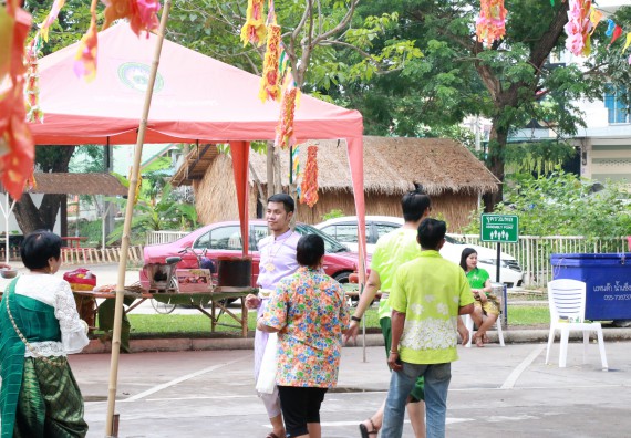 ภาพกิจกรรม คณะวิทยาศาสตร์และเทคโนโลยี เข้าร่วมทำบุญปีใหม่ไทย พิธีรดน้ำดำหัวขอพรผู้อาวุโสและผู้บริหารมหาวิทยาลัยราชภัฏกำแพงเพชร