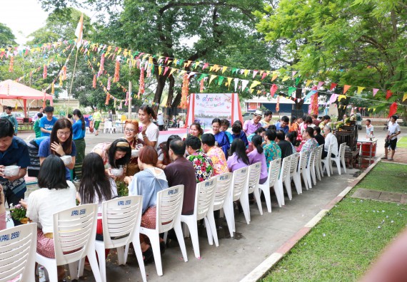 ภาพกิจกรรม คณะวิทยาศาสตร์และเทคโนโลยี เข้าร่วมทำบุญปีใหม่ไทย พิธีรดน้ำดำหัวขอพรผู้อาวุโสและผู้บริหารมหาวิทยาลัยราชภัฏกำแพงเพชร