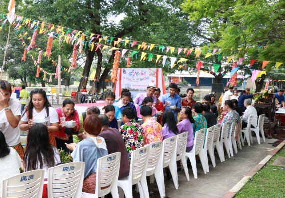 ภาพกิจกรรม คณะวิทยาศาสตร์และเทคโนโลยี เข้าร่วมทำบุญปีใหม่ไทย พิธีรดน้ำดำหัวขอพรผู้อาวุโสและผู้บริหารมหาวิทยาลัยราชภัฏกำแพงเพชร