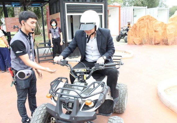 ภาพกิจกรรม โปรแกรมวิชาวิทยาการคอมพิวเตอร์ จัดโครงการศึกษาดูงานสถานประกอบการ ประจำปีงบประมาณ 2561