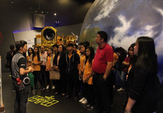 ภาพกิจกรรม โปรแกรมวิชาวิทยาการคอมพิวเตอร์ จัดโครงการศึกษาดูงานสถานประกอบการ ประจำปีงบประมาณ 2561