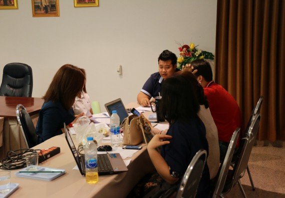 ภาพกิจกรรม คณะวิทยาศาสตร์และเทคโนโลยี จัดการอบรมเชิงปฏิบัติการ เรื่อง การเขียนรายงานการประกันคุณภาพการศึกษาภายใน ระดับคณะ ประจำปีการศึกษา 2560