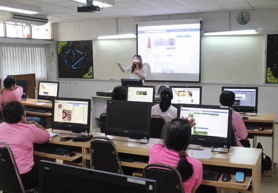 ภาพกิจกรรม โปรแกรมวิชาวิทยาการคอมพิวเตอร์ จัดการอบรมเชิงปฏิบัติการการสร้างเพจบนสื่อสังคมออนไลน์เพื่อประกอบธุรกิจบนเครือข่าย