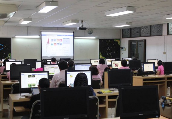 ภาพกิจกรรม โปรแกรมวิชาวิทยาการคอมพิวเตอร์ จัดการอบรมเชิงปฏิบัติการการสร้างเพจบนสื่อสังคมออนไลน์เพื่อประกอบธุรกิจบนเครือข่าย