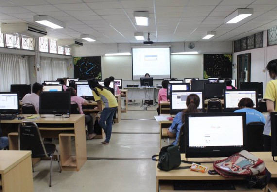 ภาพกิจกรรม โปรแกรมวิชาวิทยาการคอมพิวเตอร์ จัดการอบรมเชิงปฏิบัติการการสร้างเพจบนสื่อสังคมออนไลน์เพื่อประกอบธุรกิจบนเครือข่าย