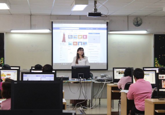 ภาพกิจกรรม โปรแกรมวิชาวิทยาการคอมพิวเตอร์ จัดการอบรมเชิงปฏิบัติการการสร้างเพจบนสื่อสังคมออนไลน์เพื่อประกอบธุรกิจบนเครือข่าย