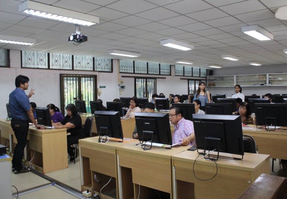 ภาพกิจกรรม โปรแกรมวิชาวิทยาการคอมพิวเตอร์ จัดการอบรมเชิงปฏิบัติการการสร้างเพจบนสื่อสังคมออนไลน์เพื่อประกอบธุรกิจบนเครือข่าย