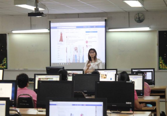 ภาพกิจกรรม โปรแกรมวิชาวิทยาการคอมพิวเตอร์ จัดการอบรมเชิงปฏิบัติการการสร้างเพจบนสื่อสังคมออนไลน์เพื่อประกอบธุรกิจบนเครือข่าย