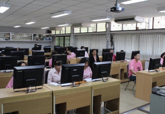 ภาพกิจกรรม โปรแกรมวิชาวิทยาการคอมพิวเตอร์ จัดการอบรมเชิงปฏิบัติการการสร้างเพจบนสื่อสังคมออนไลน์เพื่อประกอบธุรกิจบนเครือข่าย