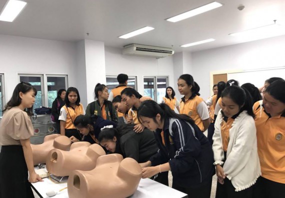 ภาพกิจกรรม โปรแกรมวิชาสาธารณสุขศาสตร์ จัดการอบรมการตรวจมะเร็งเต้านม การตรวจมะเร็งปากมดลูก