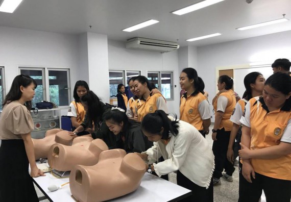 ภาพกิจกรรม โปรแกรมวิชาสาธารณสุขศาสตร์ จัดการอบรมการตรวจมะเร็งเต้านม การตรวจมะเร็งปากมดลูก