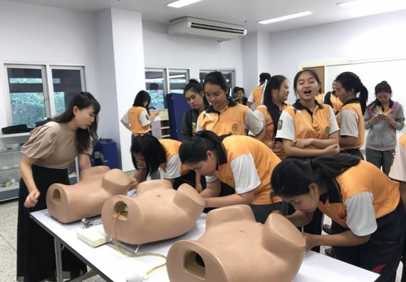 ภาพกิจกรรม โปรแกรมวิชาสาธารณสุขศาสตร์ จัดการอบรมการตรวจมะเร็งเต้านม การตรวจมะเร็งปากมดลูก