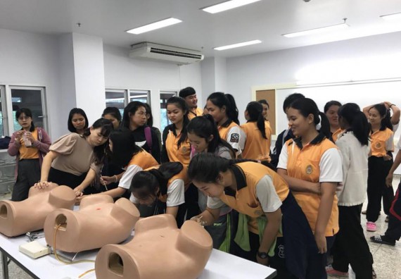 ภาพกิจกรรม โปรแกรมวิชาสาธารณสุขศาสตร์ จัดการอบรมการตรวจมะเร็งเต้านม การตรวจมะเร็งปากมดลูก