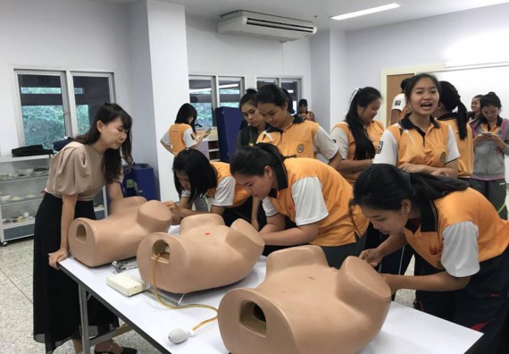 ภาพกิจกรรม โปรแกรมวิชาสาธารณสุขศาสตร์ จัดการอบรมการตรวจมะเร็งเต้านม การตรวจมะเร็งปากมดลูก