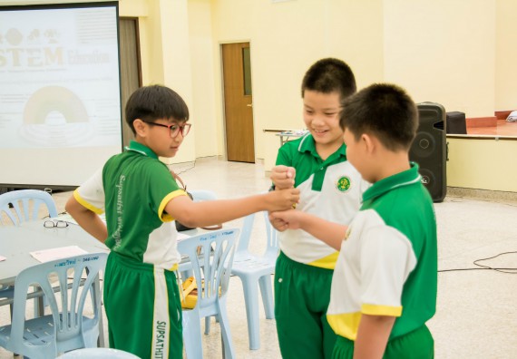 ภาพกิจกรรม คณะวิทยาศาสตร์และเทคโนโลยี จัดอบรมโครงงานวิทยาศาสตร์