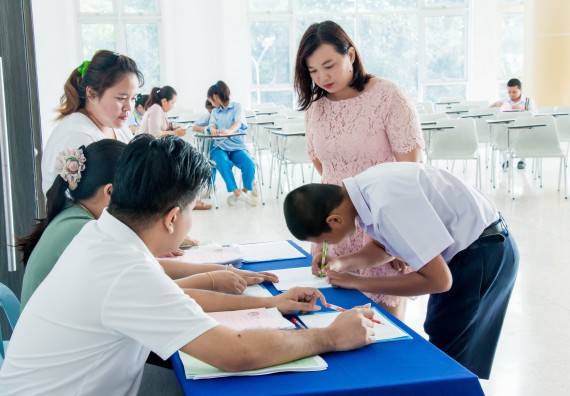 ภาพกิจกรรม คณะวิทยาศาสตร์และเทคโนโลยี จัดอบรมโครงงานวิทยาศาสตร์