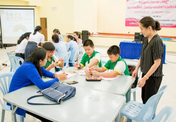 ภาพกิจกรรม คณะวิทยาศาสตร์และเทคโนโลยี จัดอบรมโครงงานวิทยาศาสตร์