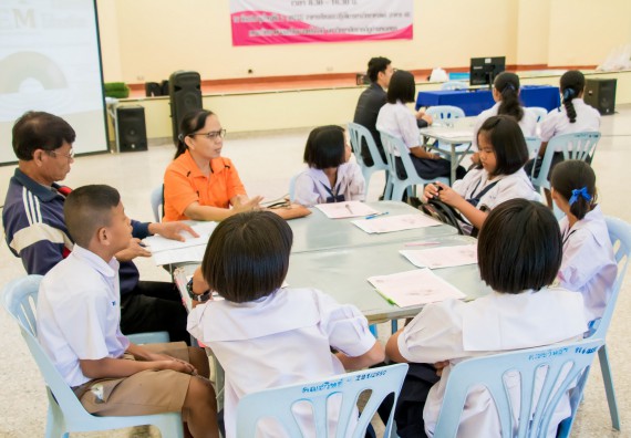 ภาพกิจกรรม คณะวิทยาศาสตร์และเทคโนโลยี จัดอบรมโครงงานวิทยาศาสตร์