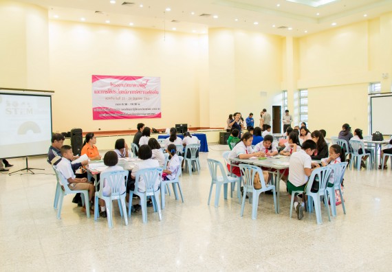 ภาพกิจกรรม คณะวิทยาศาสตร์และเทคโนโลยี จัดอบรมโครงงานวิทยาศาสตร์