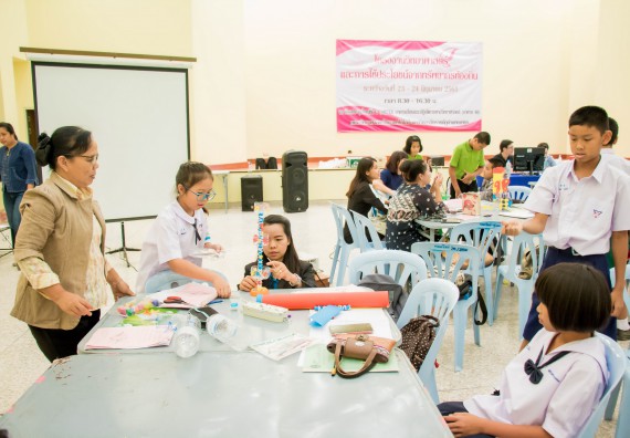 ภาพกิจกรรม คณะวิทยาศาสตร์และเทคโนโลยี จัดอบรมโครงงานวิทยาศาสตร์