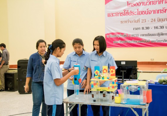 ภาพกิจกรรม คณะวิทยาศาสตร์และเทคโนโลยี จัดอบรมโครงงานวิทยาศาสตร์