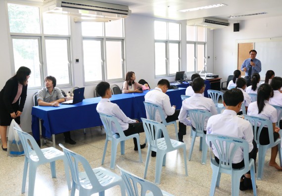 ภาพกิจกรรม โปรแกรมวิชาเคมี จัดการอบรมเตรียมความพร้อมทางการเรียน