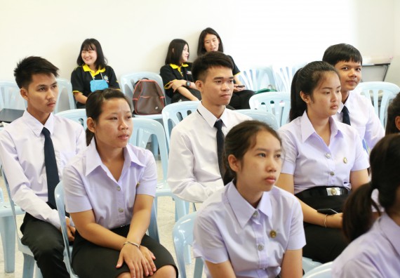 ภาพกิจกรรม โปรแกรมวิชาเคมี จัดการอบรมเตรียมความพร้อมทางการเรียน