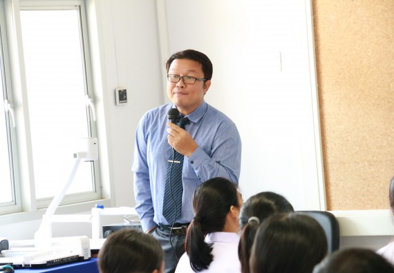 ภาพกิจกรรม โปรแกรมวิชาเคมี จัดการอบรมเตรียมความพร้อมทางการเรียน