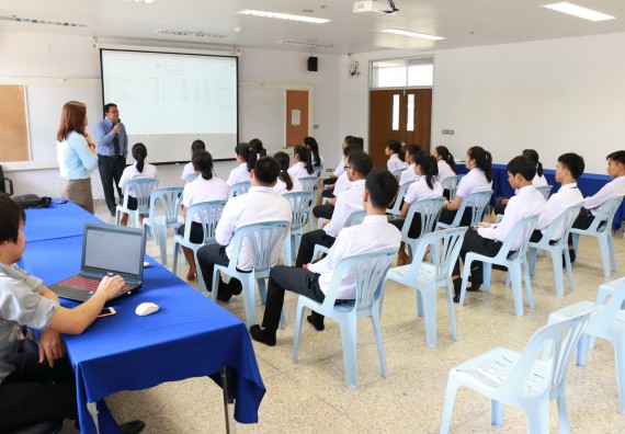 ภาพกิจกรรม โปรแกรมวิชาเคมี จัดการอบรมเตรียมความพร้อมทางการเรียน