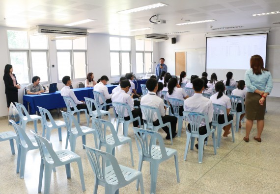 ภาพกิจกรรม โปรแกรมวิชาเคมี จัดการอบรมเตรียมความพร้อมทางการเรียน