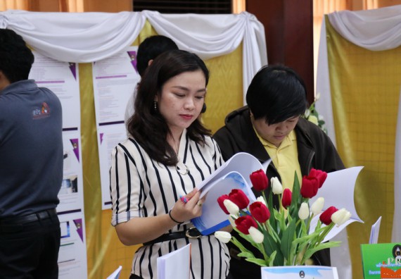 ภาพกิจกรรม คณะวิทยาศาสตร์และเทคโนโลยี เข้าร่วมโครงการนำเสนอแนวปฏิบัติที่ดีของหลักสูตร หน่วยงานสายสนับสนุน ด้านการบริการวิชาการ ด้านศิลปวัฒนธรรม ด้านการวิจัย และด้านการบูรณาการพันธกิจ ประจำปีการศึกษา 2560