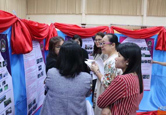 ภาพกิจกรรม คณะวิทยาศาสตร์และเทคโนโลยี เข้าร่วมโครงการนำเสนอแนวปฏิบัติที่ดีของหลักสูตร หน่วยงานสายสนับสนุน ด้านการบริการวิชาการ ด้านศิลปวัฒนธรรม ด้านการวิจัย และด้านการบูรณาการพันธกิจ ประจำปีการศึกษา 2560