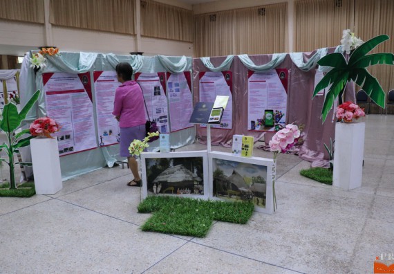 ภาพกิจกรรม คณะวิทยาศาสตร์และเทคโนโลยี เข้าร่วมโครงการนำเสนอแนวปฏิบัติที่ดีของหลักสูตร หน่วยงานสายสนับสนุน ด้านการบริการวิชาการ ด้านศิลปวัฒนธรรม ด้านการวิจัย และด้านการบูรณาการพันธกิจ ประจำปีการศึกษา 2560