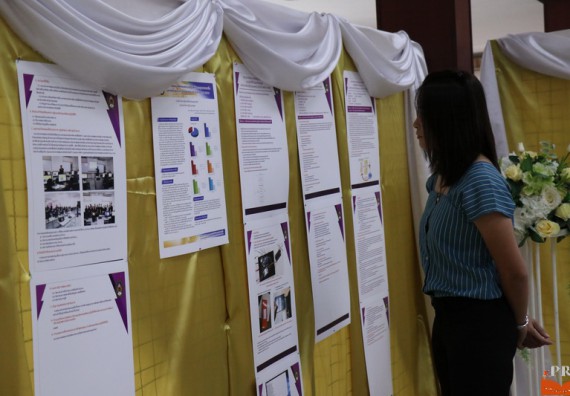 ภาพกิจกรรม คณะวิทยาศาสตร์และเทคโนโลยี เข้าร่วมโครงการนำเสนอแนวปฏิบัติที่ดีของหลักสูตร หน่วยงานสายสนับสนุน ด้านการบริการวิชาการ ด้านศิลปวัฒนธรรม ด้านการวิจัย และด้านการบูรณาการพันธกิจ ประจำปีการศึกษา 2560